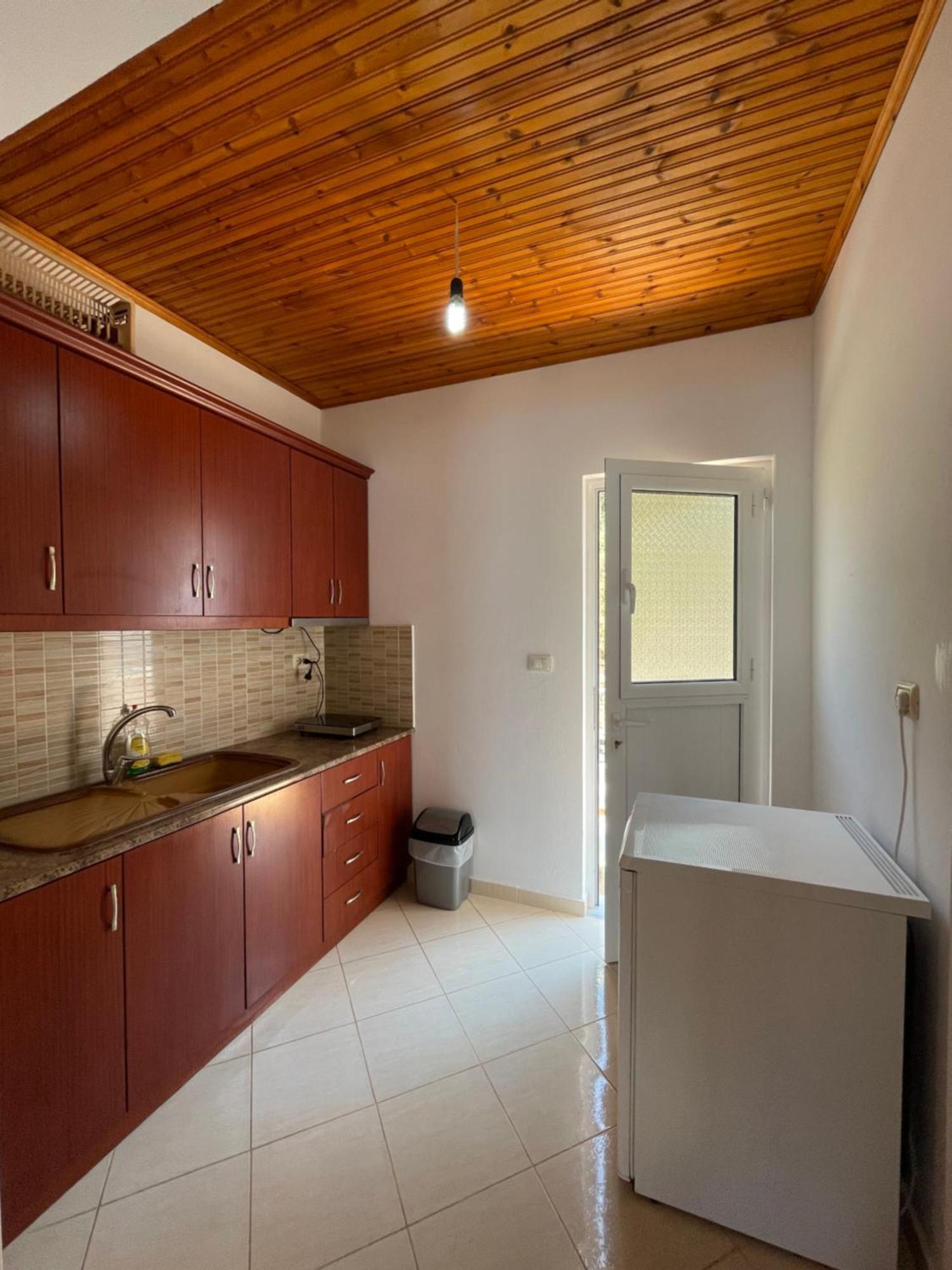 Vila Gusti Guest House Borsh Ngoại thất bức ảnh