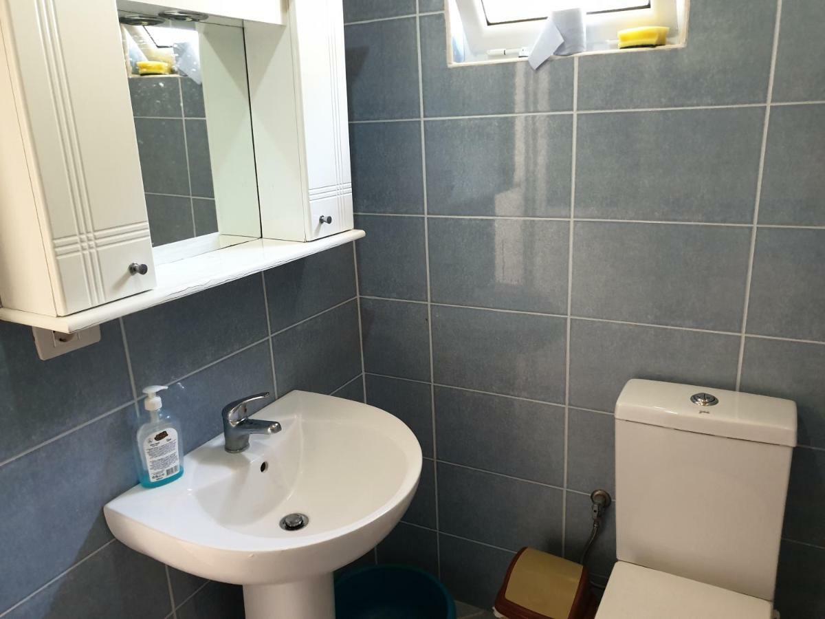 Vila Gusti Guest House Borsh Ngoại thất bức ảnh
